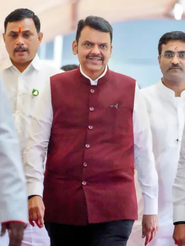 महाराष्ट्र में 'नो योर डॉक्टर' QR सिस्टम लॉन्च: स्कैन करें और जानें डॉक्टर असली है या नकली