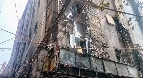 मालवीय नगर होटल अग्निकांड: 21 मौतों के बाद मालिक लवकेश बजाज समेत तीन के खिलाफ साकेत कोर्ट में चार्जशीट