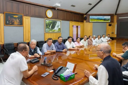 मणिपुर CM खेमचंद सिंह ने INDIA ब्लॉक नेताओं से की मुलाकात, कांगपोकपी में 3 नागरिकों की हत्या के बाद सुरक्षा स्थिति की समीक्षा