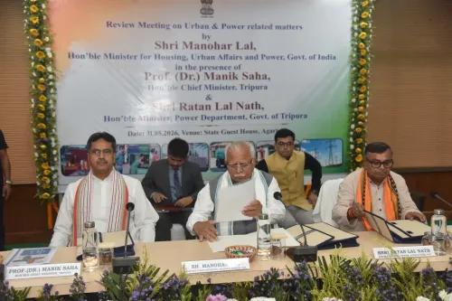 त्रिपुरा में 2 लाख घरों पर रूफटॉप सोलर का लक्ष्य, खट्टर ने बिजली और शहरी योजनाओं की समीक्षा की