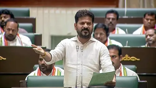 रेवंत रेड्डी की 'गांधी परिवार बनाम संघ परिवार' टिप्पणी पर BJP और VHP का तीखा पलटवार