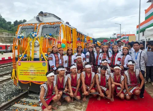क्या भारतीय रेलवे पूर्वोत्तर क्षेत्र में कनेक्टिविटी बढ़ाने के लिए कार्य कर रहा है?