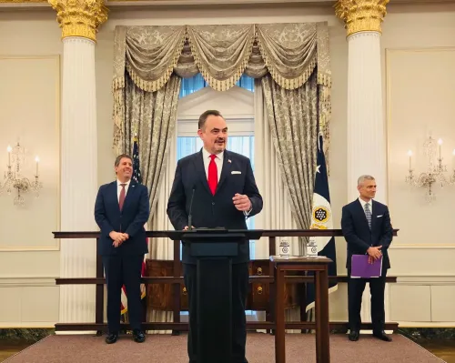 क्या ब्रेंट क्रिस्टेंसन ने बांग्लादेश में अमेरिकी राजदूत के तौर पर शपथ ली?