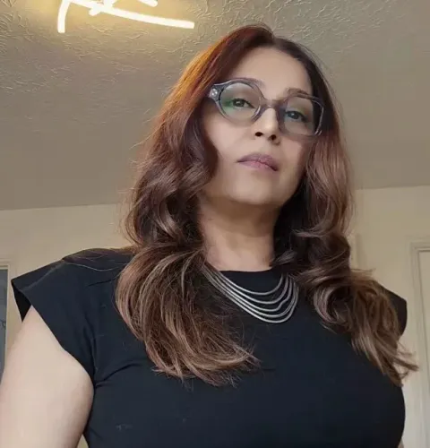 माधुरी दीक्षित ने खुद निकी वालिया को बताया था अपना हमशक्ल, फ्लाइट में मिलाए थे चेहरे के फीचर्स