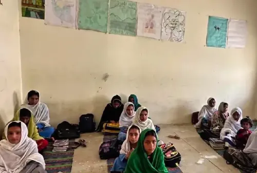 बलूचिस्तान के खुजदार में गर्ल्स स्कूल संकट: 200+ छात्राओं पर मात्र 6-7 शिक्षक, बुनियादी सुविधाएं नदारद