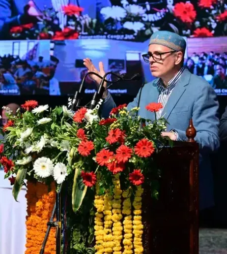 उमर अब्दुल्ला ने तिरंगे के रंगों वाले रिबन को काटने से किया इनकार