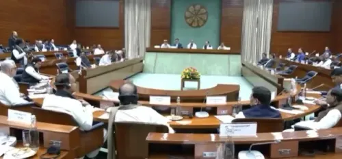 क्या विपक्ष ने सर्वदलीय बैठक में महत्वपूर्ण मुद्दे उठाए और शीतकालीन सत्र पर आपत्ति जताई?