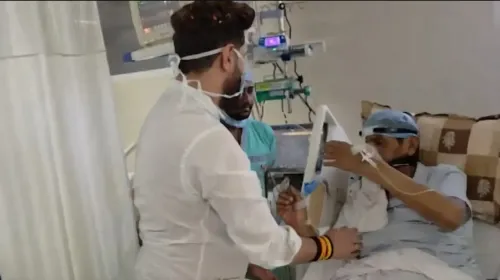 चिराग पासवान का अस्पताल में चाचा पशुपति पारस से भावुक मिलन