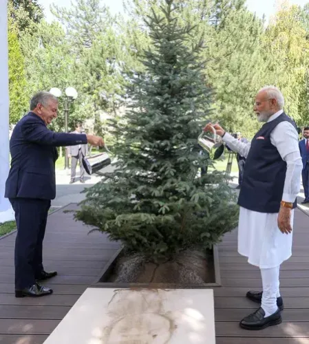 मोदी और मिर्जियोयेव ने ताशकंद में साझा पौधारोपण किया, 'एक पेड़ मां के नाम' और 'यशिल मकोन' पहल जुड़ीं