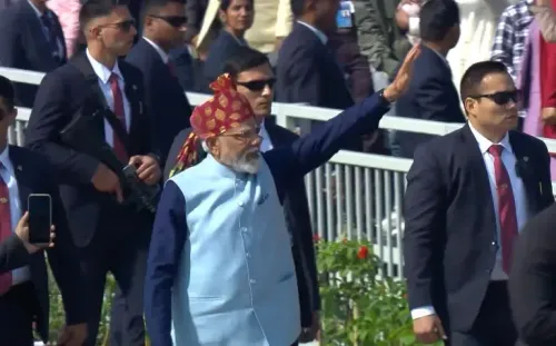 क्या प्रधानमंत्री मोदी ने कर्तव्य पथ पर आम लोगों से मिलने के लिए प्रोटोकॉल को दरकिनार किया?
