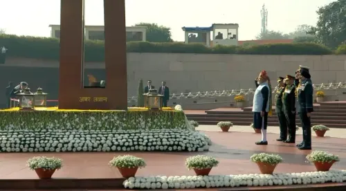 क्या पीएम मोदी ने गणतंत्र दिवस पर नेशनल वॉर मेमोरियल में शहीद सैनिकों को श्रद्धांजलि दी?