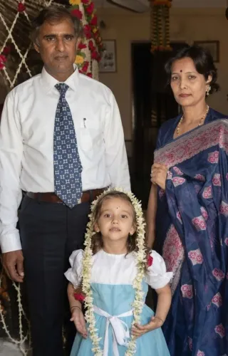 सौम्या टंडन ने शेयर कीं बचपन की दुर्लभ तस्वीरें, रिस्टोर फैमिली एल्बम में दिखे माता-पिता