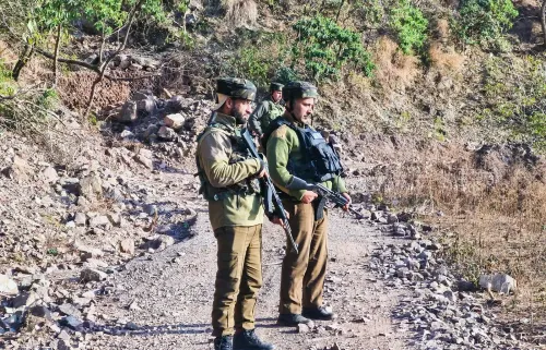 कठुआ में संदिग्ध घुसपैठिए देखे जाने पर हाई अलर्ट, करनाडी में सेना-पुलिस का संयुक्त सर्च ऑपरेशन