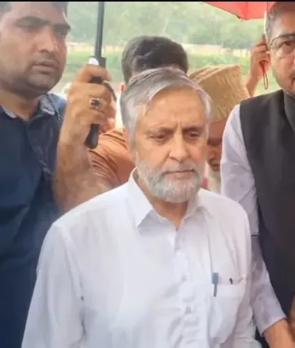 जम्मू-कश्मीर: पुंछ में भूस्खलन की चपेट में आने से बाच-बाल बचे सांसद मियां अल्ताफ अहमद