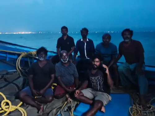 आंध्र प्रदेश के 7 लापता मछुआरे 25 दिन बाद सुरक्षित काकीनाडा लौटे, इंजन खराबी से फंसे थे समुद्र में