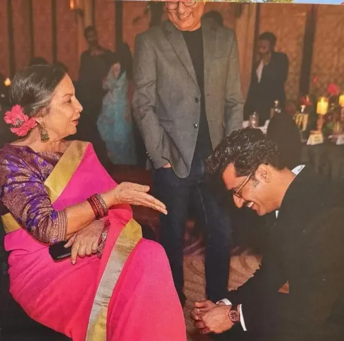 शबाना आजमी ने शेयर की विक्की कौशल की अनदेखी तस्वीर, बातचीत में 'शरमाते' दिखे एक्टर
