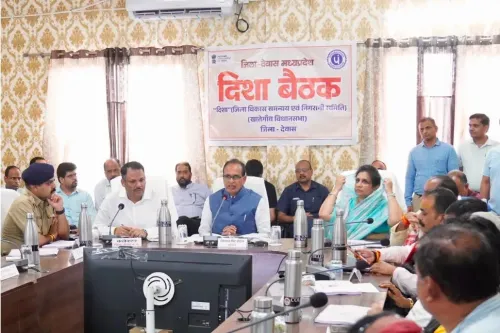 मध्य प्रदेश : शिवराज सिंह चौहान ने देवास में की विकास कार्यों की समीक्षा, किसानों और महिलाओं के लिए कई घोषणाएं