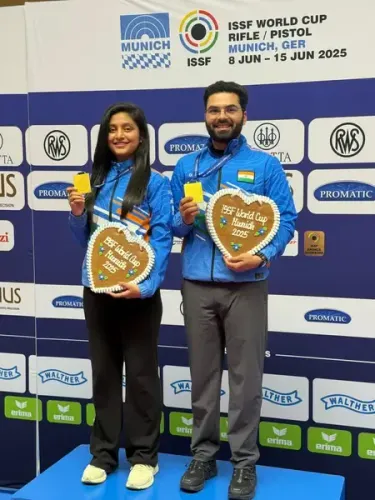 शूटिंग विश्व कप: आर्य-अर्जुन ने 10 मीटर एयर राइफल मिश्रित टीम स्पर्धा में जीता स्वर्ण पदक 