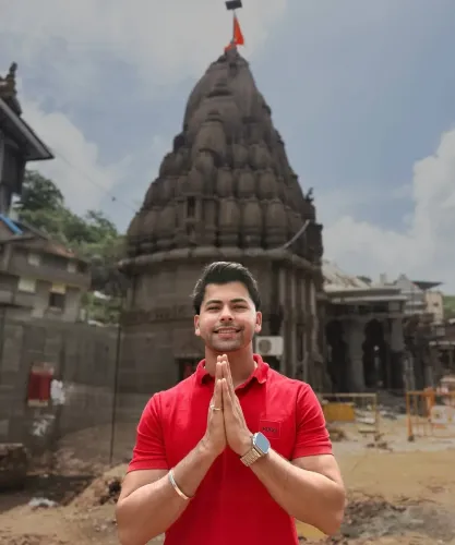 सिद्धार्थ निगम ने भीमाशंकर ज्योतिर्लिंग के किए दर्शन, परिवार संग तस्वीरें साझा कर बोले — 'हर हर महादेव'