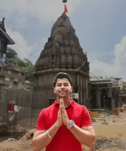 सिद्धार्थ निगम ने भीमाशंकर ज्योतिर्लिंग के किए दर्शन, परिवार संग तस्वीरें साझा कर बोले — 'हर हर महादेव'