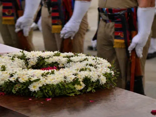 मधुबनी में कृष्ण भूषण कुमार को राजकीय सम्मान के साथ अंतिम विदाई, परिवार को ₹25 लाख की राहत