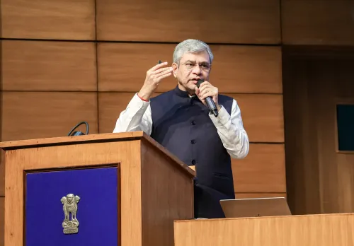 सोशल मीडिया प्लेटफॉर्म को कंटेंट निर्माताओं के साथ निष्पक्ष राजस्व साझा करना चाहिए: अश्विनी वैष्णव