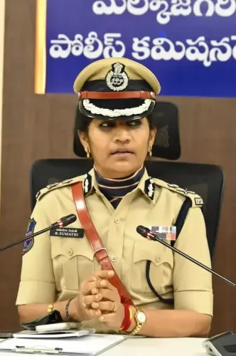 हैदराबाद: आधी रात को आम महिला बनकर खड़ी रहीं IPS अधिकारी बी. सुमति, 40 पुरुषों ने किया उत्पीड़न