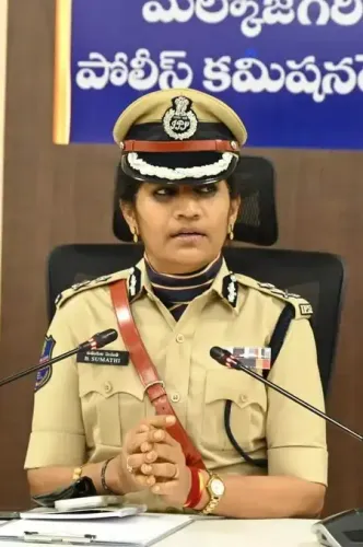 हैदराबाद: आधी रात को आम महिला बनकर सड़क पर खड़ी रहीं IPS अधिकारी बी. सुमति, 40 पुरुषों ने किया उत्पीड़न