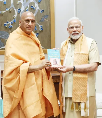 स्वामी अवधेशानंद गिरि ने मोदी के 25 साल के शासन की तारीफ की, 'राष्ट्र प्रथम' समर्पण को बताया प्रेरणा