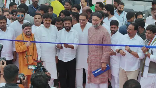सीएम रेवंत रेड्डी बोले — 'मुझे कोई डरा नहीं सकता, दोस्ती का हूं गुलाम'; कोंडा सुरेखा को किया बर्खास्त