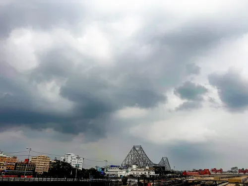 कोलकाता में तूफान-बारिश से पारा 7 डिग्री गिरा, अगले कई दिन आंधी का अलर्ट