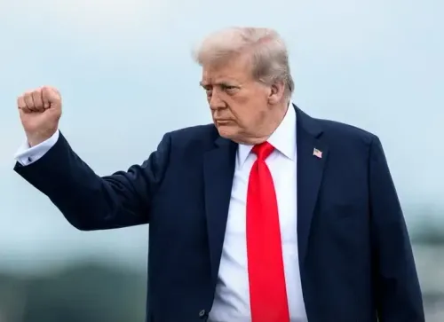 डोनाल्ड ट्रंप ने एरिजोना में रैली में अपनी आर्थिक सफलताओं का किया प्रमंडन