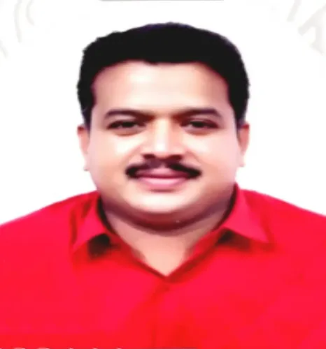 केरल के ओट्टापलम में चुनावी जंग: दल बदलने वाले नेता, फिल्म अभिनेता और विधायक की टक्कर