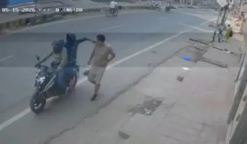 पटना में RJD विधायक के भाई से बाइक सवार बदमाशों ने छीनी सोने की चेन, CCTV में कैद हुई वारदात