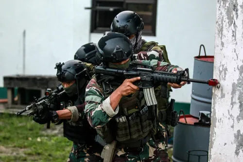 फिलीपींस में एनपीए के दो उग्रवादी ढेर, ओरिएंटल मिंडोरो में सेना ने आईईडी सामग्री जब्त की