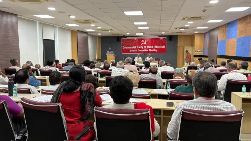 केरल हार के बाद माकपा में बगावत: पिनराई विजयन पर इस्तीफे का दबाव, तीसरी बड़ी चुनावी निराशा