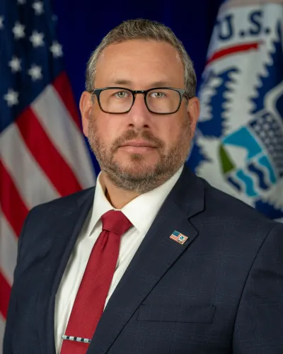 क्या अमेरिका ने वर्क परमिट की अवधि कम की, हजारों भारतीय पेशवरों पर पड़ेगा असर?