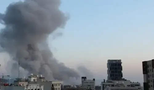 अमेरिका ने होर्मुज के पास ईरान के मिसाइल ठिकानों पर नया हमला किया