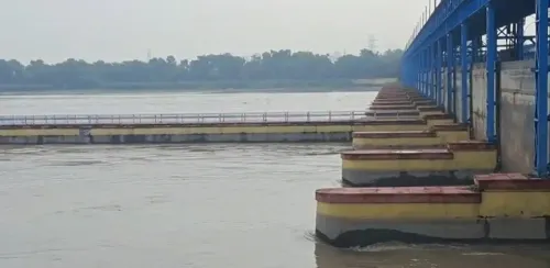 क्या यमुना नदी के जलस्तर में वृद्धि ने दिल्ली में बाढ़ की स्थिति उत्पन्न कर दी?