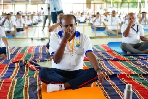 क्या योग केवल शारीरिक व्यायाम है या आंतरिक शांति और सामूहिक कल्याण का मार्ग भी?