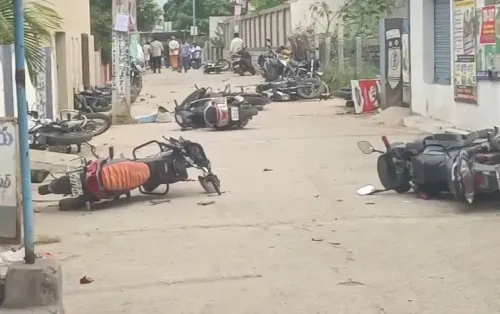 एमपीटीसी-जेडपीटीसी नामांकन: वाईएसआरसीपी का टीडीपी पर हमले का आरोप, पूर्व उपमुख्यमंत्री नारायण स्वामी भी निशाने पर