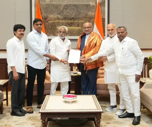 वाईएसआरसीपी ने आंध्र प्रदेश पुनर्गठन विधेयक पर समय की कमी की शिकायत की