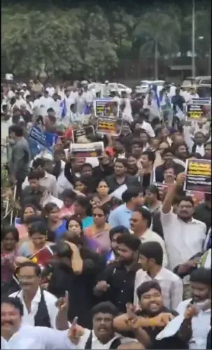 आंध्र में शिक्षक भर्ती विवाद गरमाया, वाईएसआरसीपी ने प्रदर्शन कर शिक्षा मंत्री का इस्तीफा मांगा 