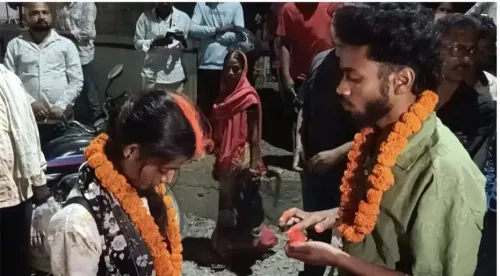 Dramatic Police Operation in Jharkhand: Couple Marries on Street, Others Commit to Wed