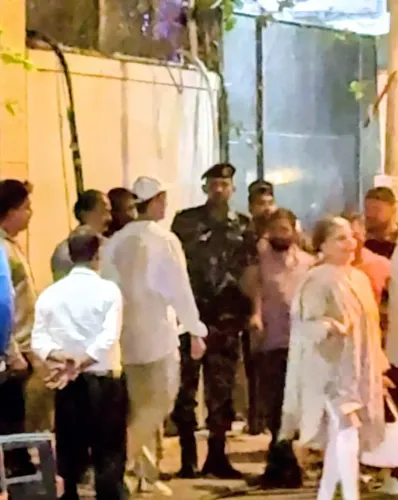 Did Hrithik Roshan and Rakesh Roshan Support the Grieving Deol Family After Dharmendra’s Passing?