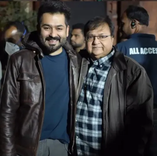 राकेश का कहना है, हमें पता था फिल्म चलेगी, लेकिन ऐसे क्रेज की उम्मीद नहीं थी