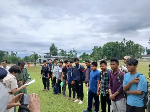 How did IAF rescue 14 individuals stranded in flooded Bomjir river?