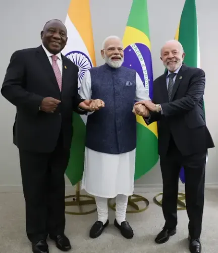 क्या पीएम मोदी ने आईबीएसए की तस्वीरें पोस्ट कर हमारे रिश्ते को दिल से जोड़ा?