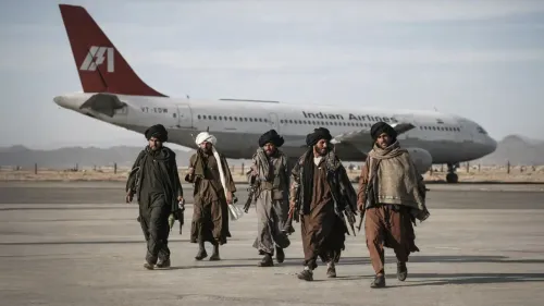 क्या आईसी-814 हाईजैक: 26 साल पहले का वो भयावह संकट आज भी झकझोर देता है, तीन आतंकियों की रिहाई?