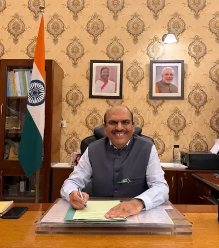 आईडीएएस अधिकारी राजकुमार अरोड़ा ने रक्षा सेवा के वित्तीय सलाहकार का पदभार संभाला